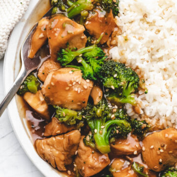 Close up photo of Instant Pot chicken and broccoli on white rice.
